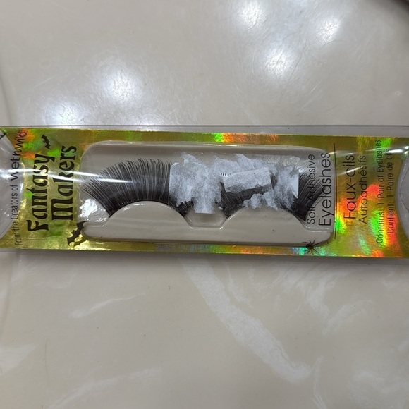 NEW in BOX 7 Sets of Assorted Bold Dramatic Fake Lashes - Picture 7 of 7